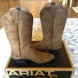 Ariat Women’s Heritage Western R Toe boots